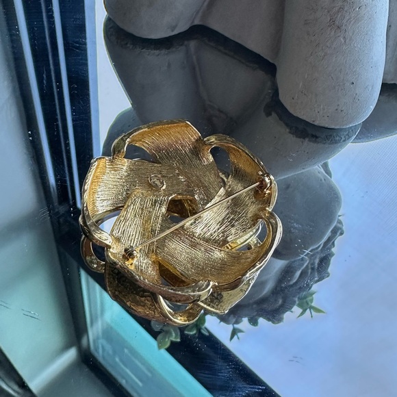 Gold Textured Brooch - Picture 2 of 3
